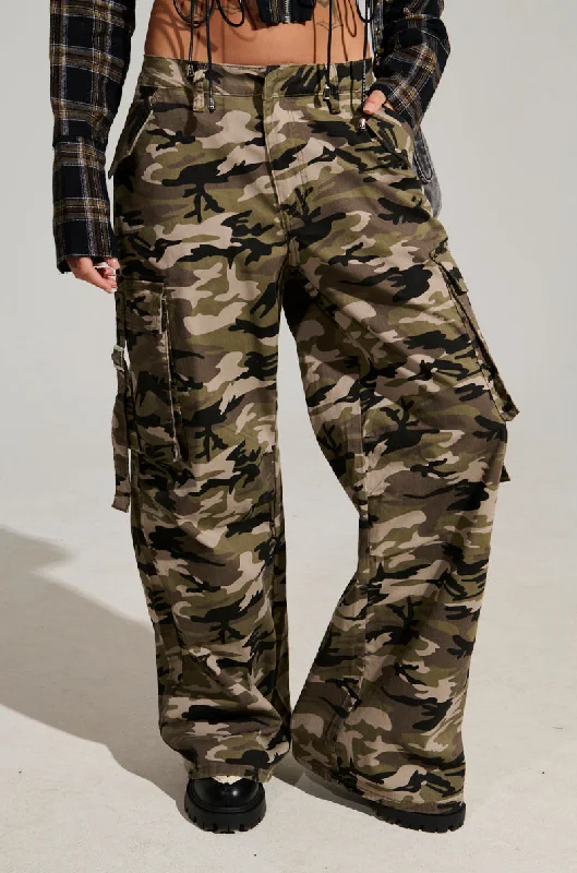 Fashion Forward STREET STYLE WIDE LEG CAMO PANT